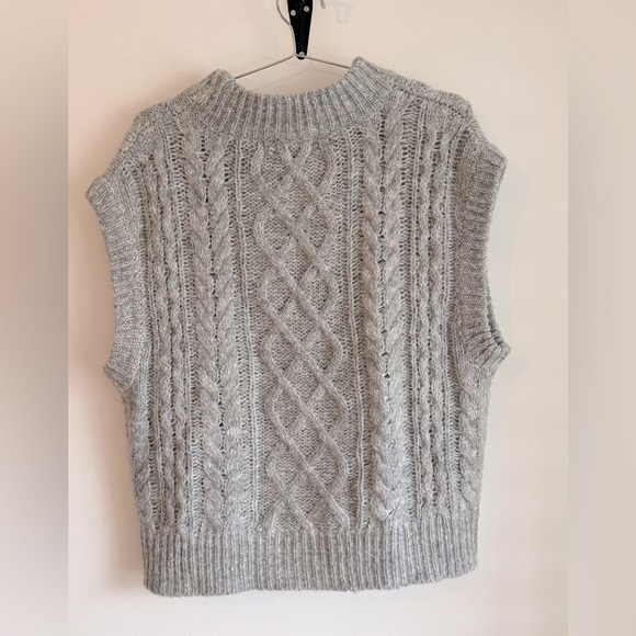 John & Jen oversized sleeveless sweater - Picture 2 of 7